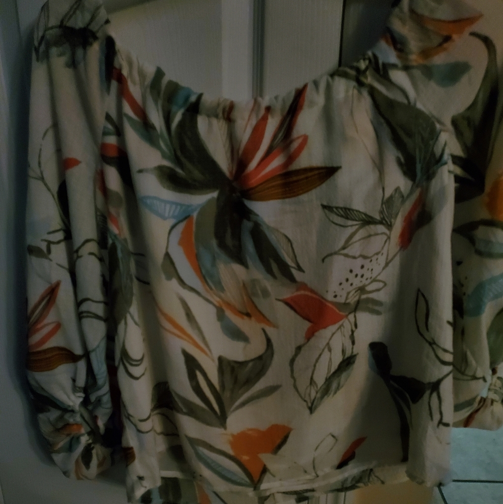 Crop shirt..ties around nrck